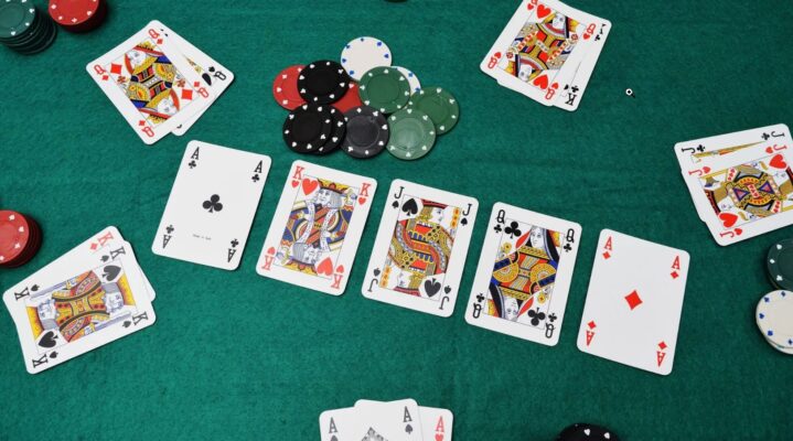 Tìm hiểu luật chơi poker